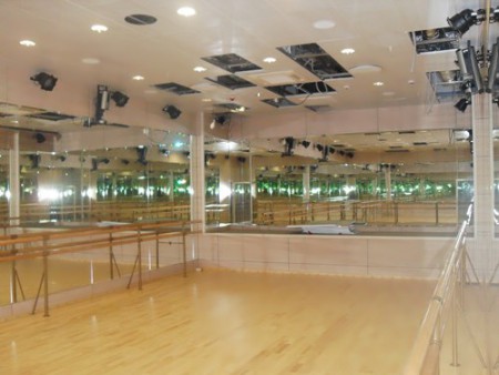 зеркала для фитнес, изготовление и установка зеркал,  установка зеркал в зале хореографии, установка зеркал в танцевальном зале, гостиница "Украина", фитнес центр "Виктория", Кутузовский проспект, д. 2